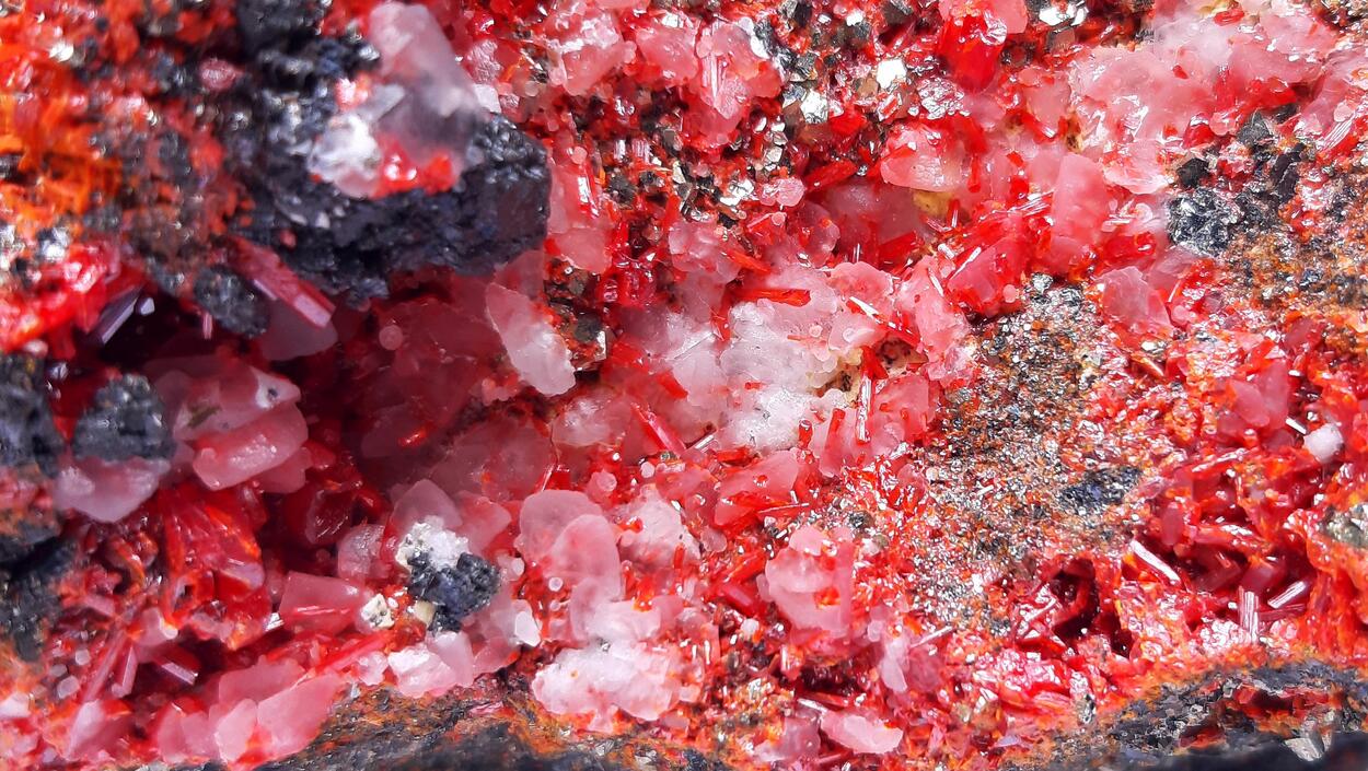 Realgar & Pyrite & Calcite