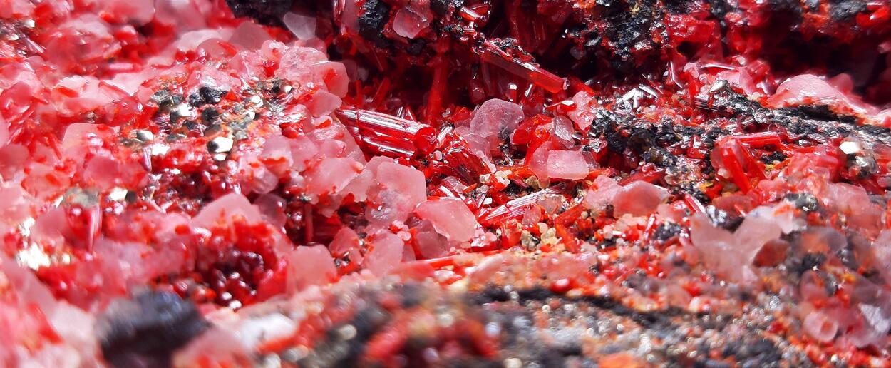 Realgar & Pyrite & Calcite