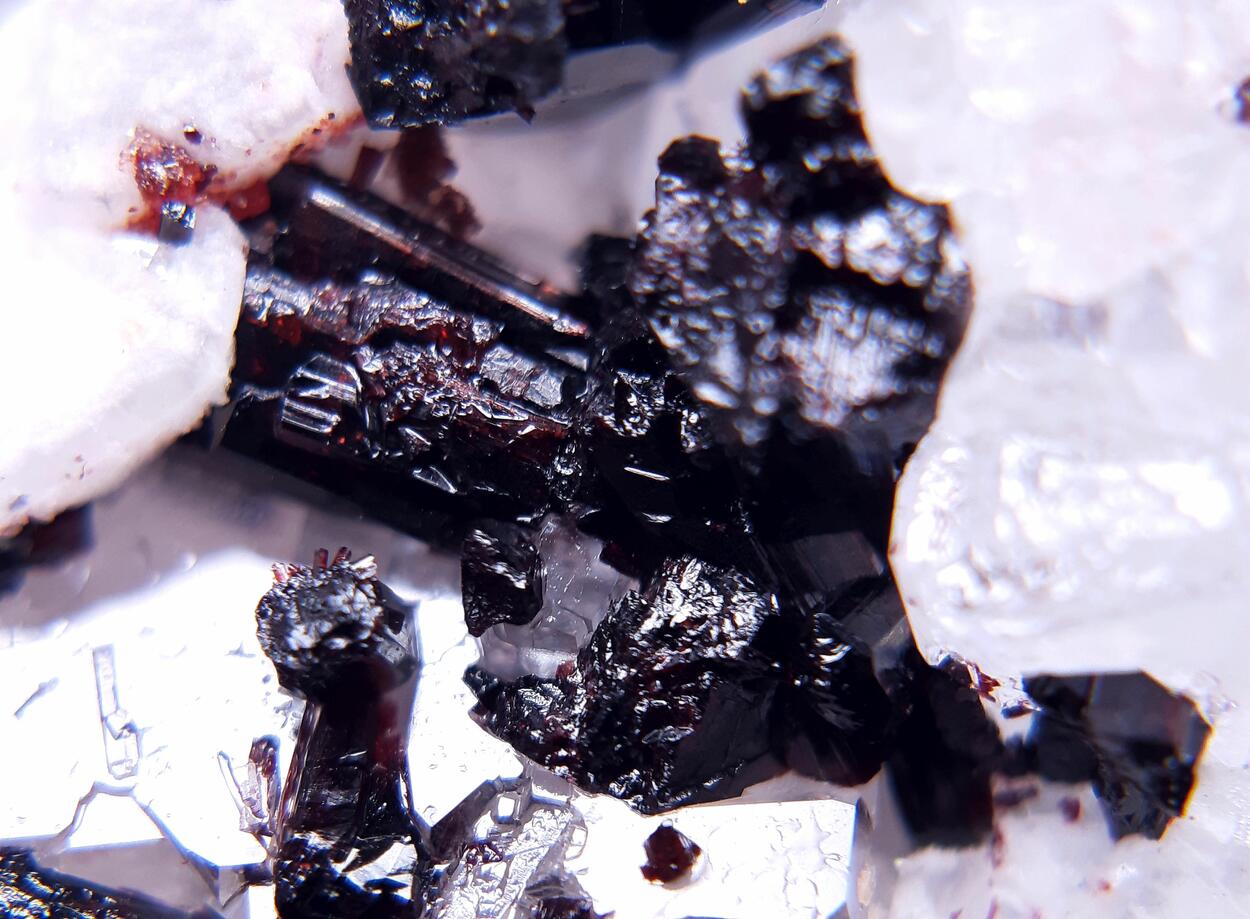 Manganvesuvianite