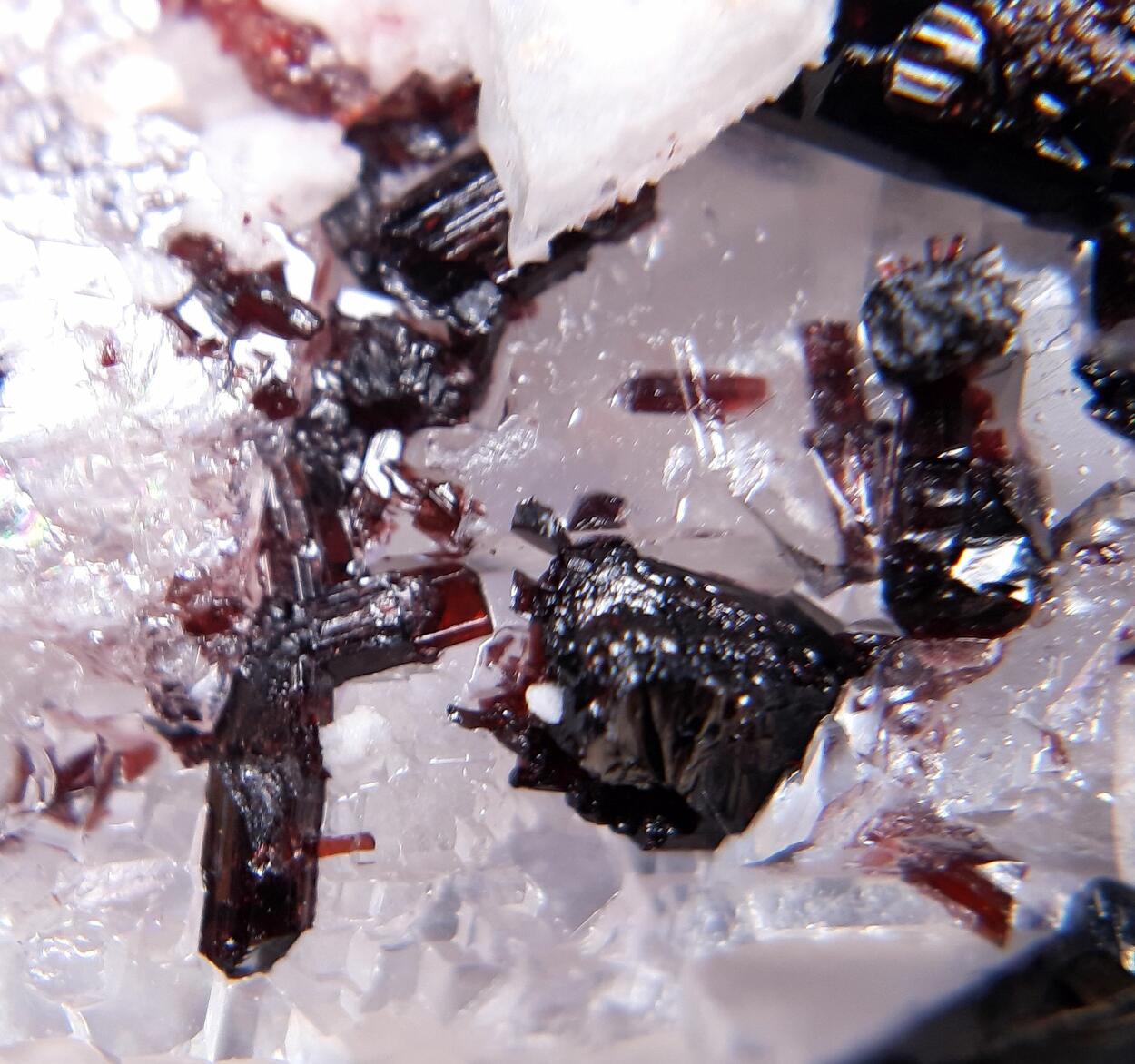 Manganvesuvianite