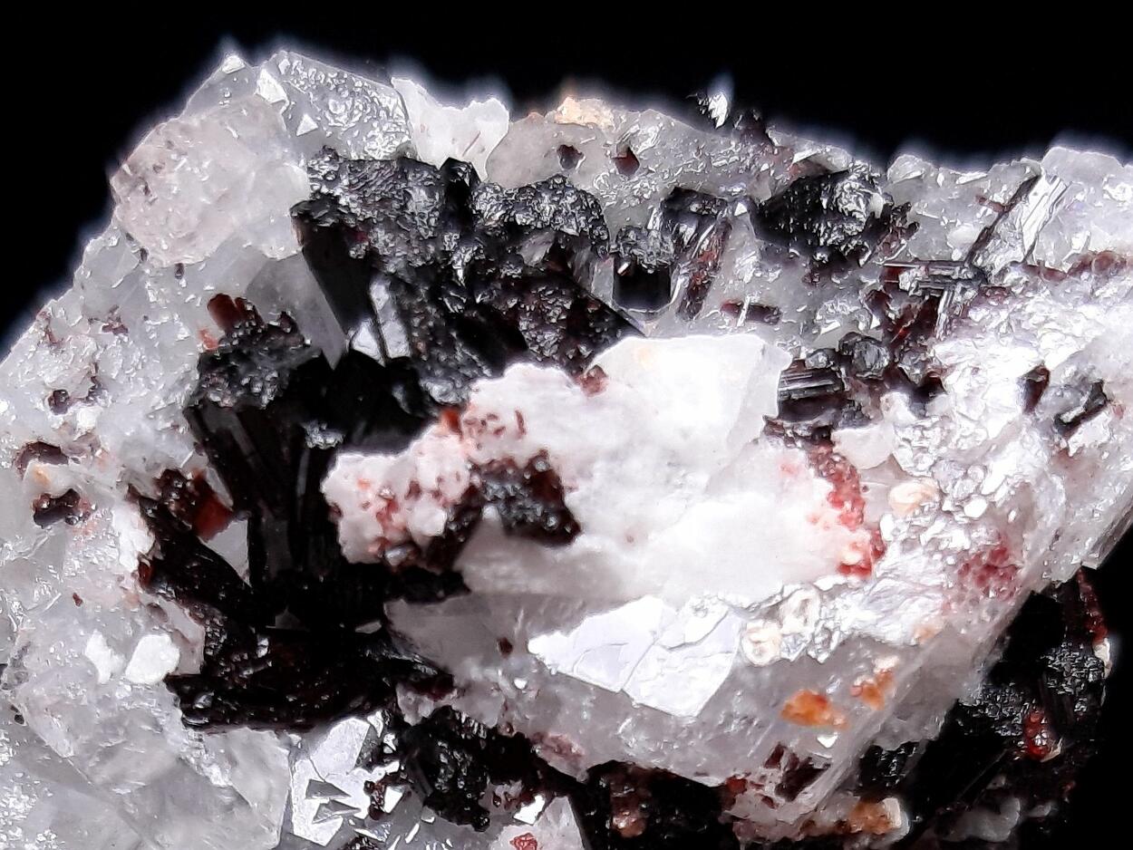 Manganvesuvianite