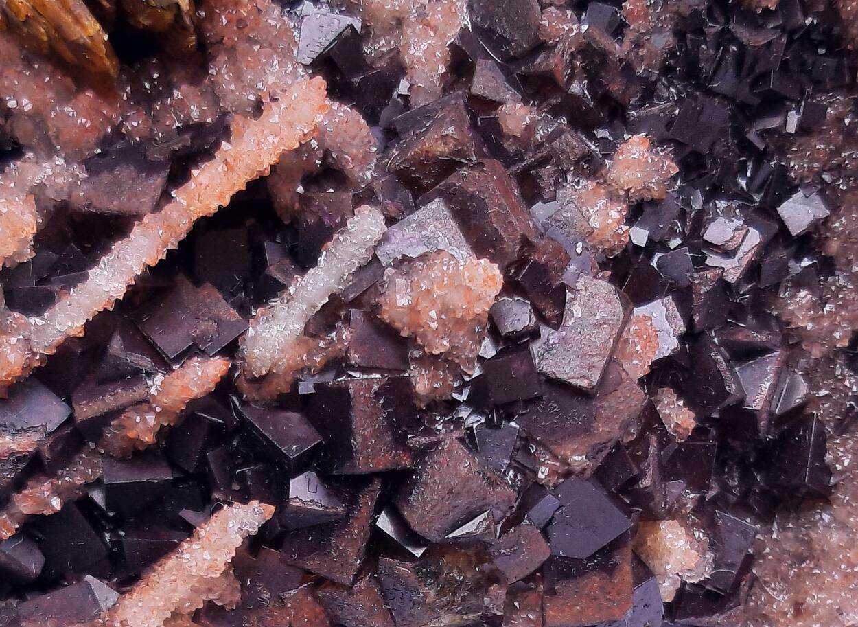 Eisenkiesel & Fluorite