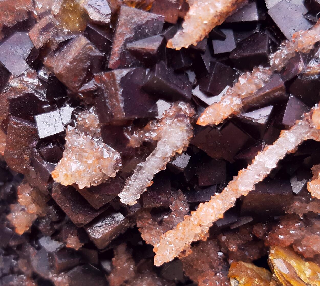 Eisenkiesel & Fluorite