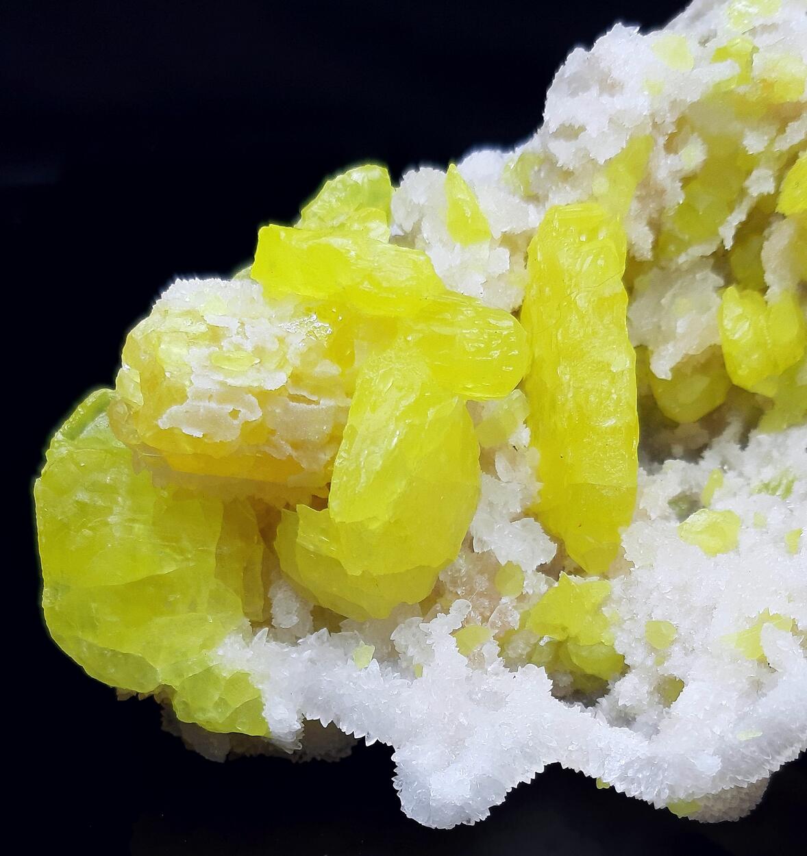 Sulphur & Aragonite