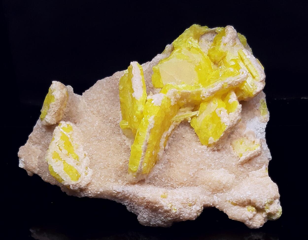 Sulphur Aragonite & Calcite