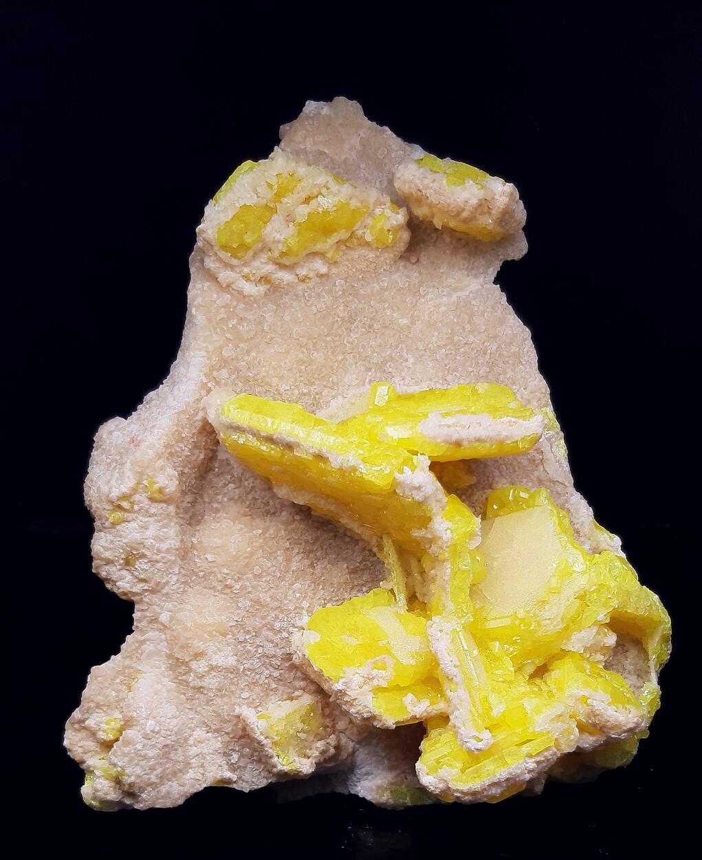 Sulphur Aragonite & Calcite