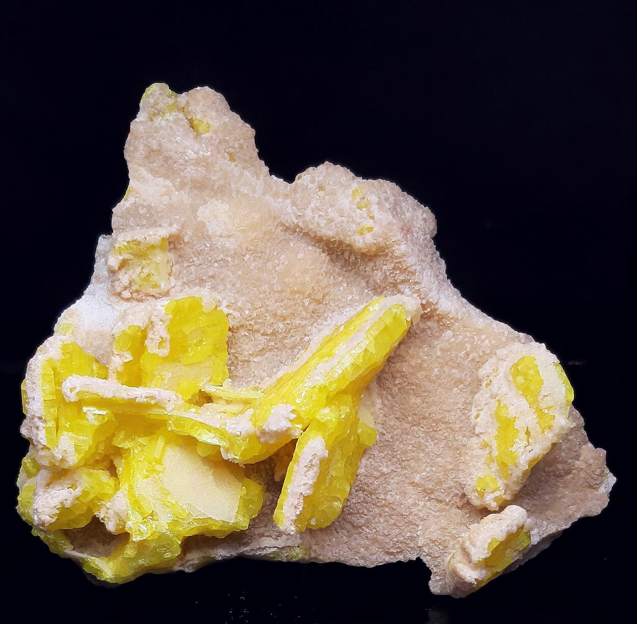 Sulphur Aragonite & Calcite