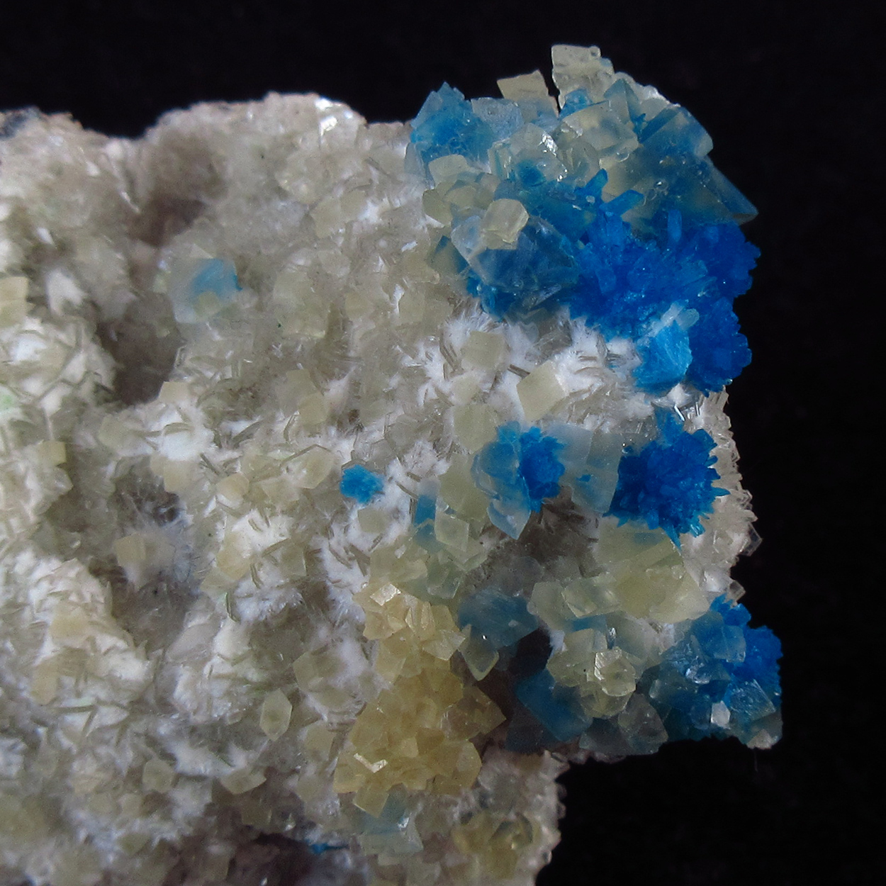 Pentagonite With Calcite & Mordenite On Heulandite