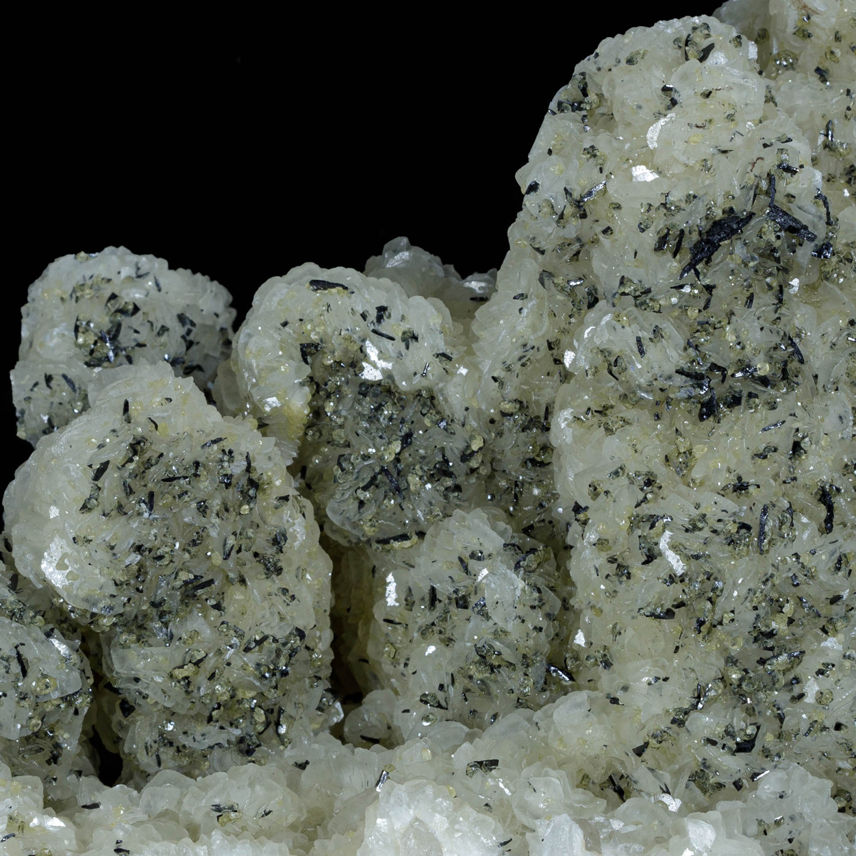 Wolframite Calcite & Siderite On Quartz