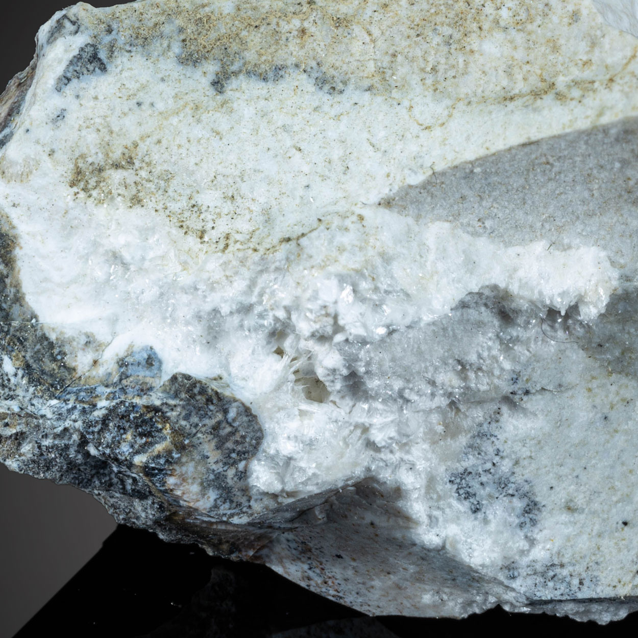 Thaumasite Tobermorite & Plombièrite