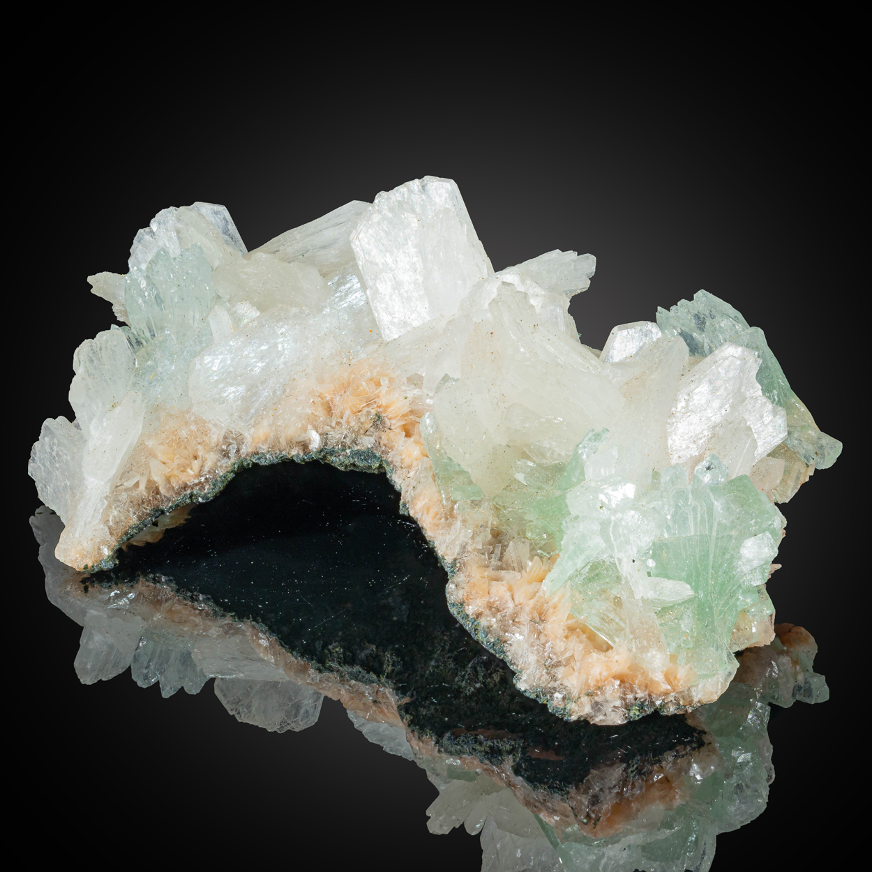 Apophyllite & Stilbite On Heulandite