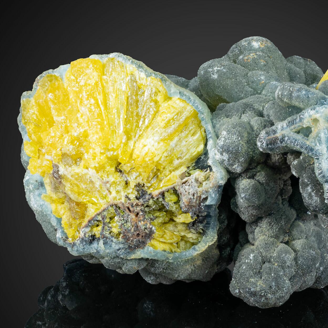 Plumbogummite