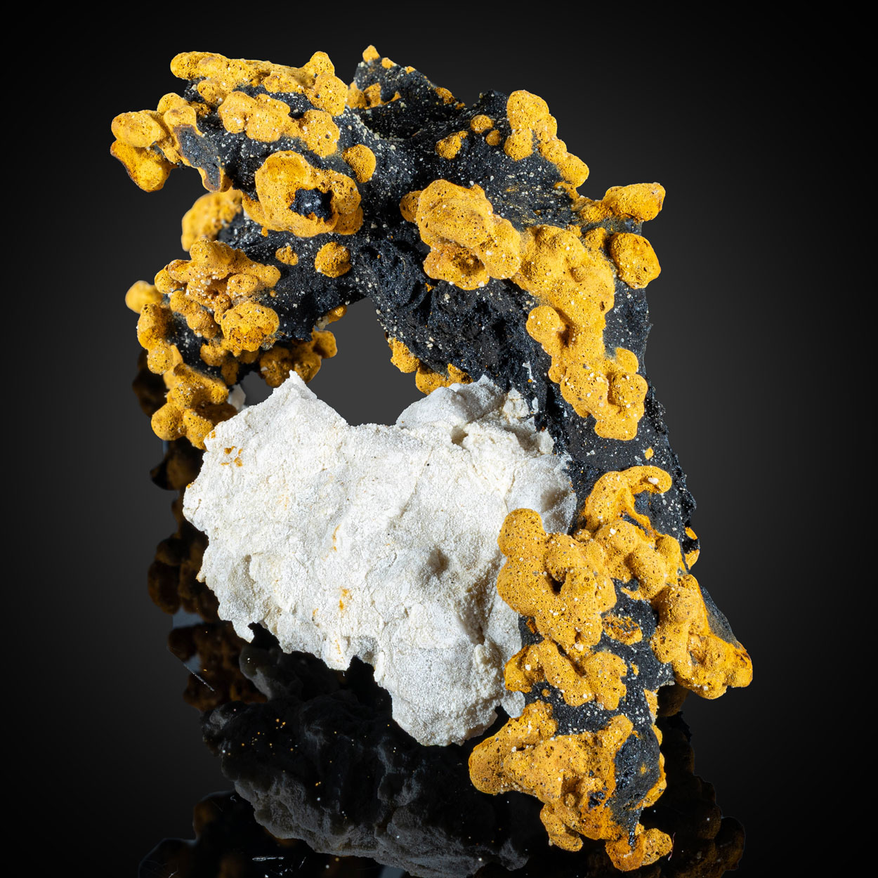 Romanèchite & Goethite