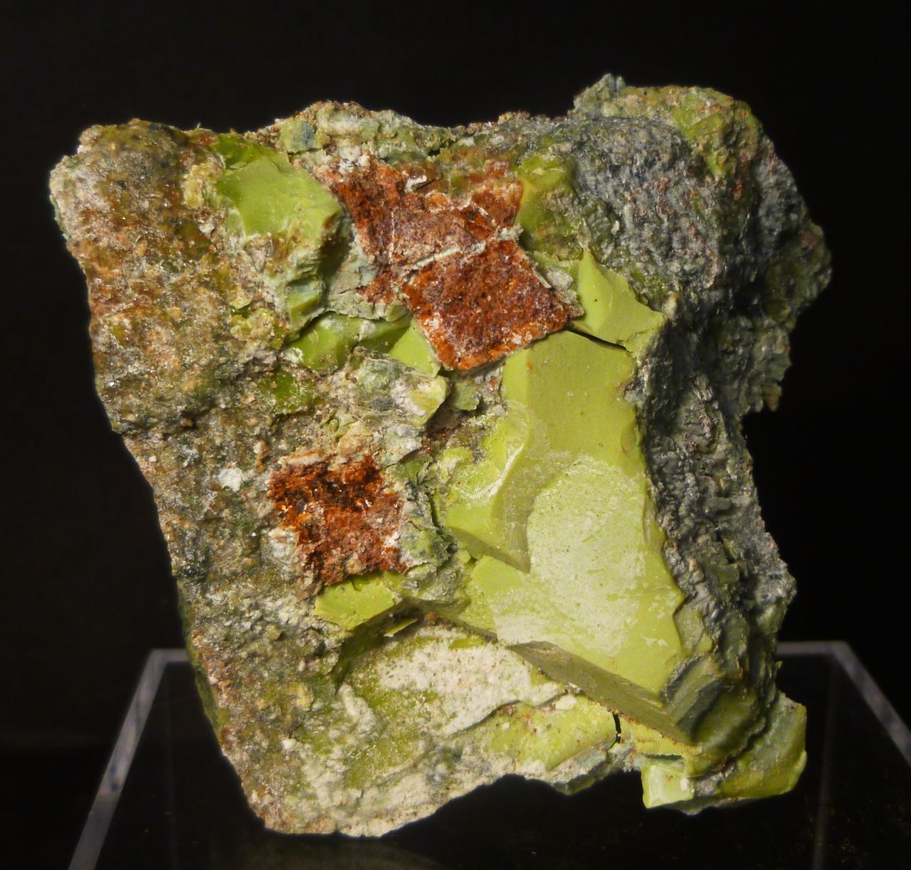 Pyroaurite & Serpentine