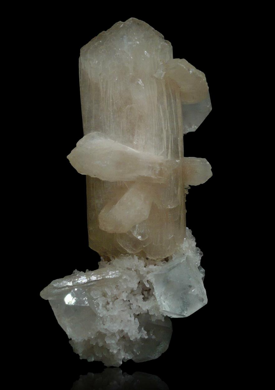 Stilbite Apophyllite & Chalcedony