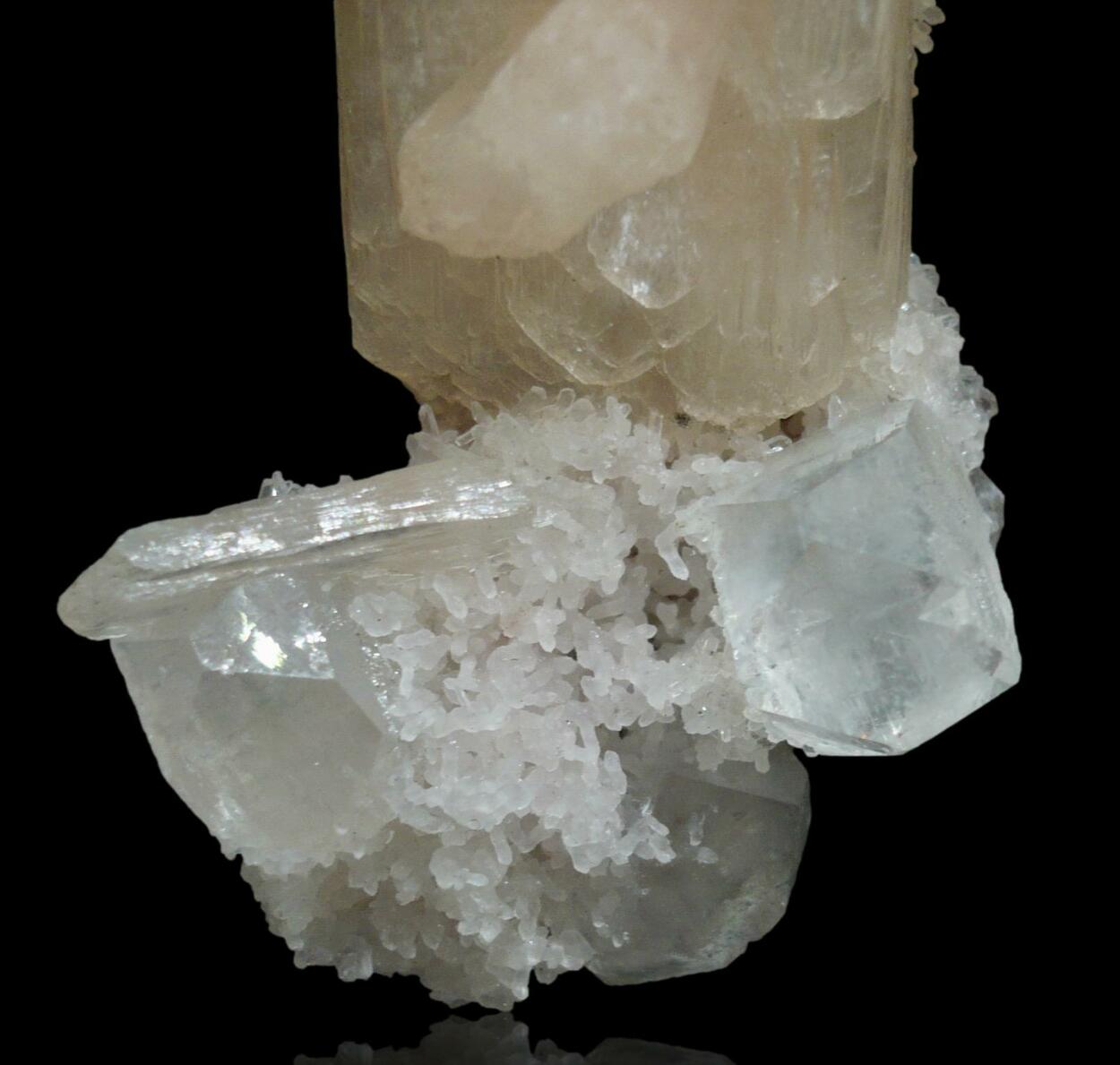 Stilbite Apophyllite & Chalcedony