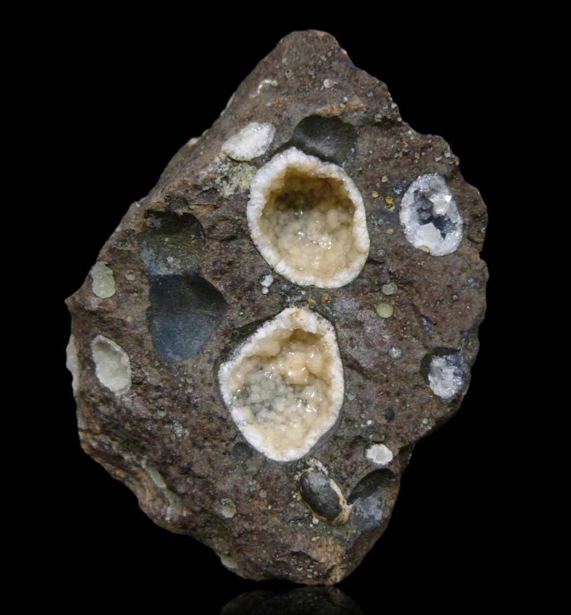 Phillipsite Cowlesite & Chabazite