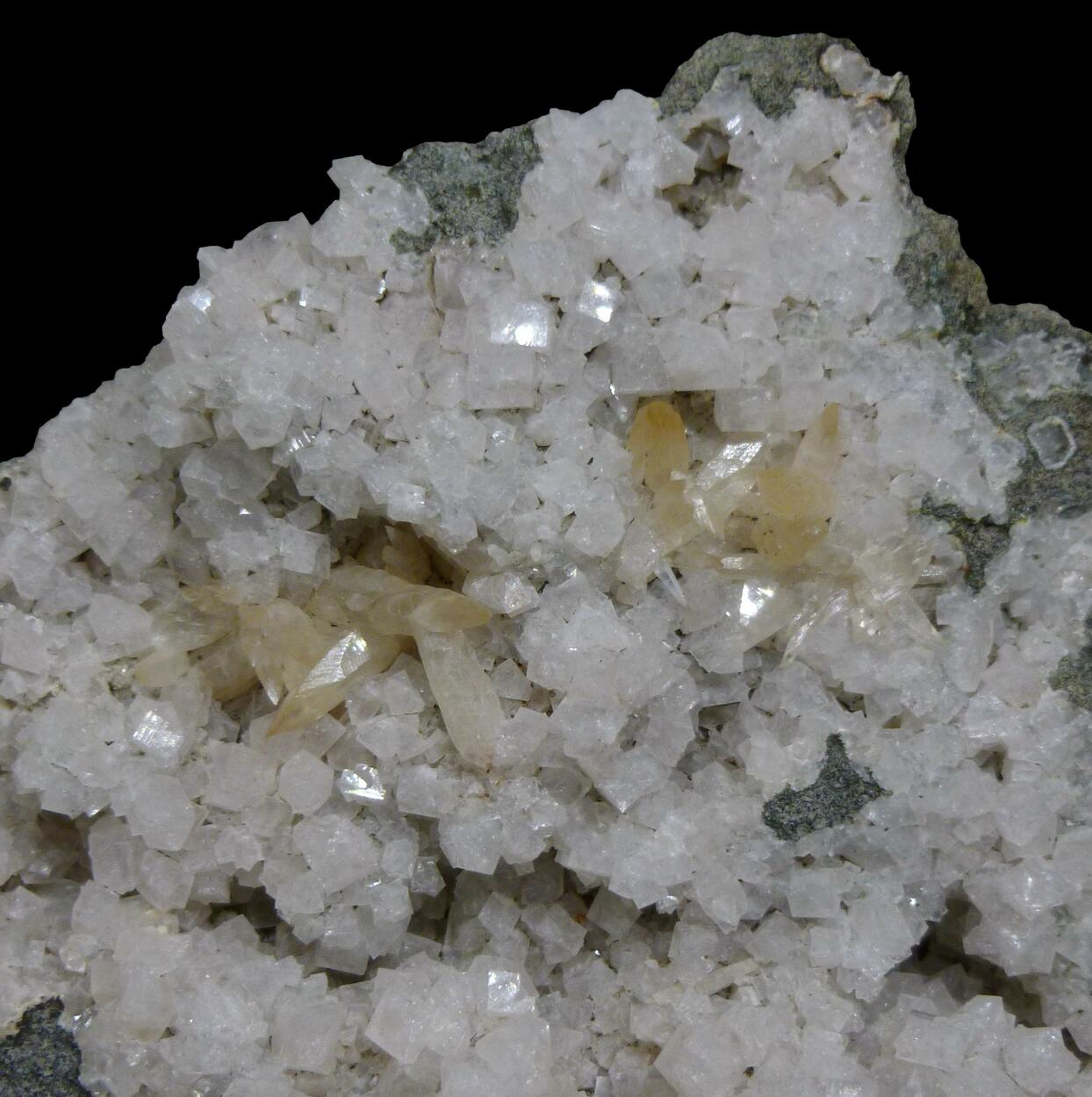 Chabazite-Ca & Calcite