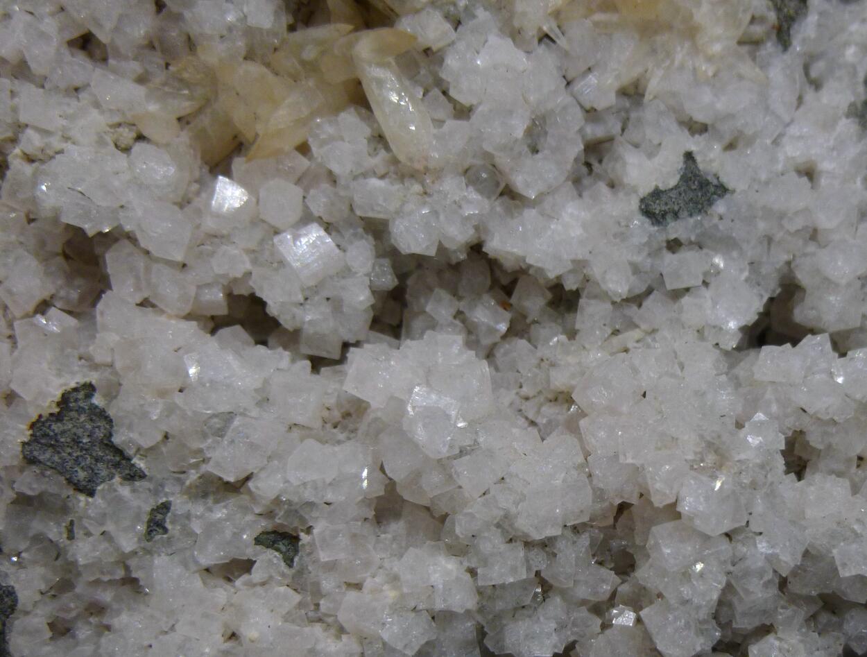 Chabazite-Ca & Calcite