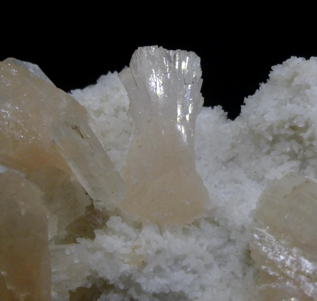 Heulandite Stilbite & Chalcedony