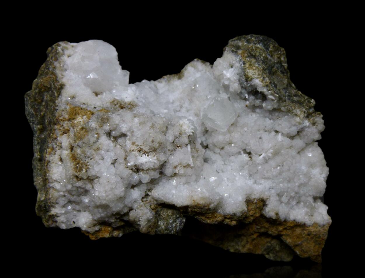 Analcime Laumontite & Calcite