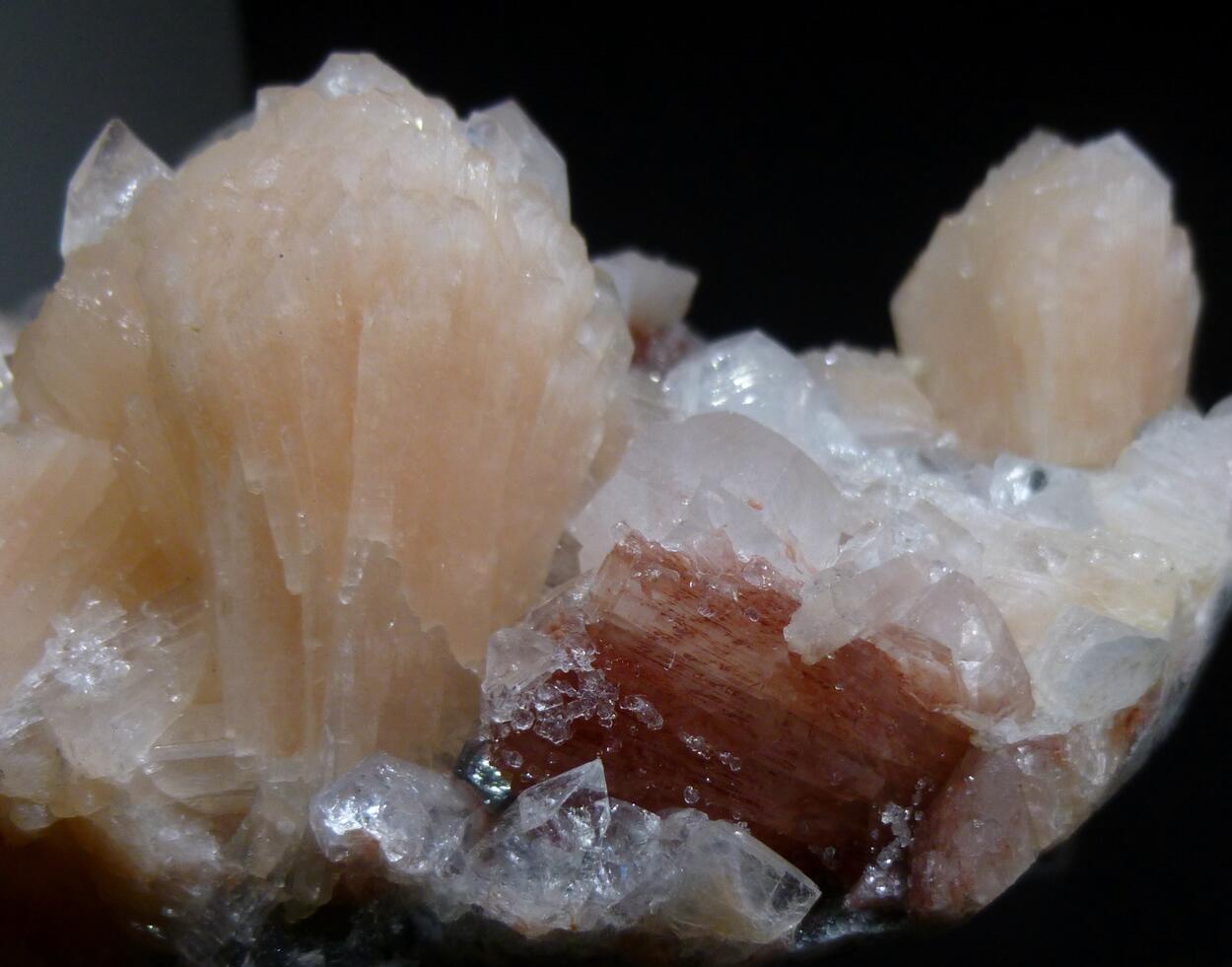 Heulandite Stilbite Apophyllite & Quartz