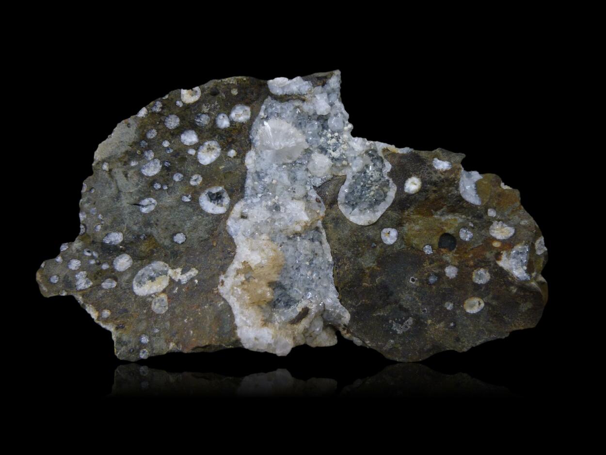 Gismondine Phillipsite & Thomsonite-Ca