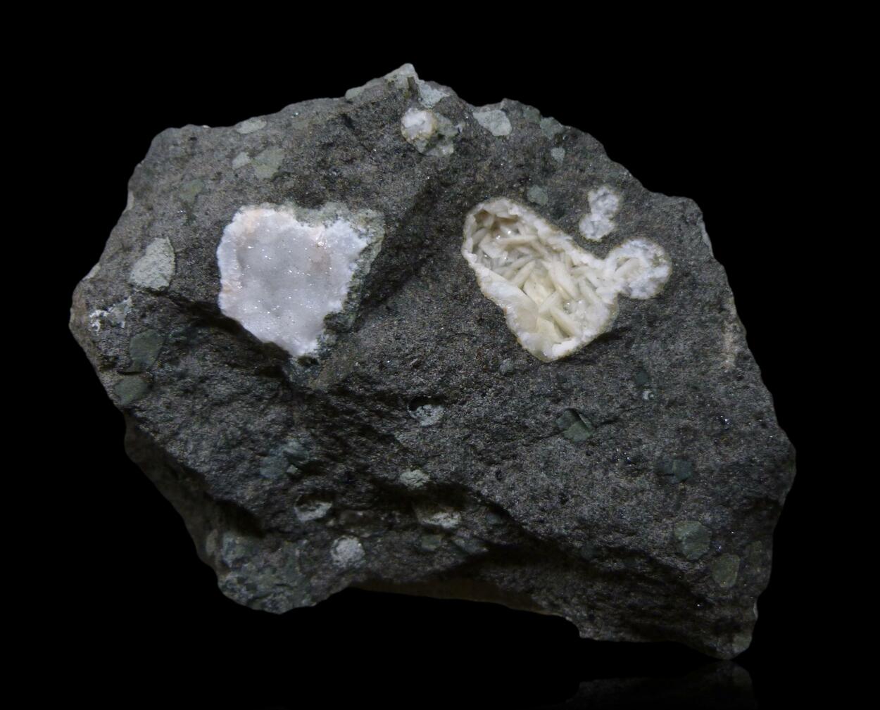 Gmelinite-Na & Natrolite