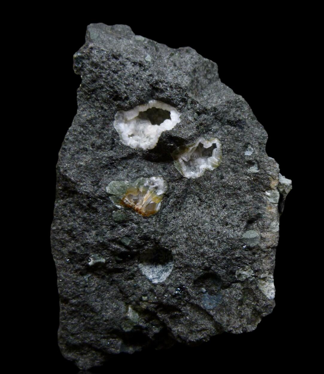 Gmelinite-Na & Natrolite