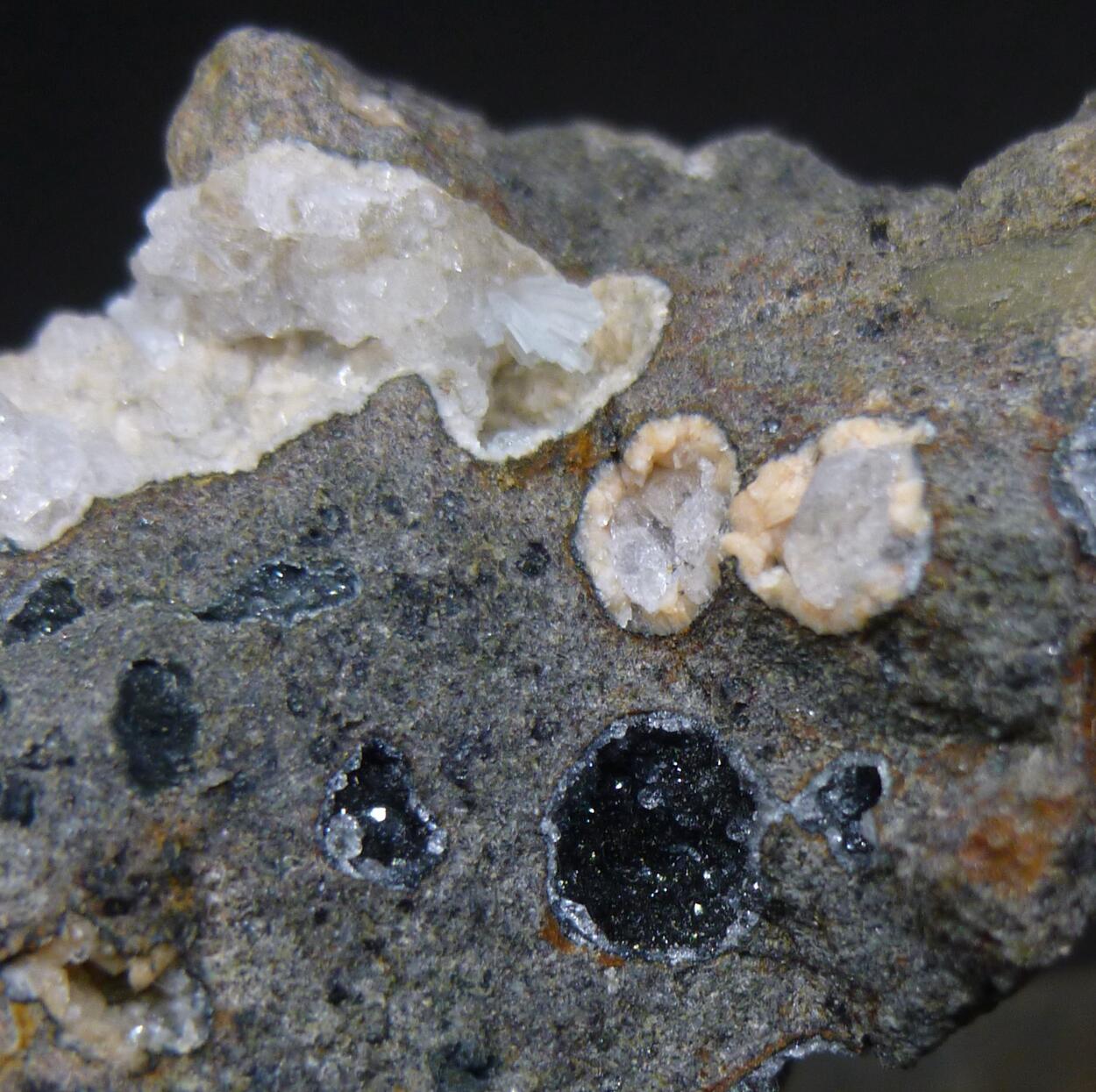 Analcime Natrolite & Gmelinite-Na