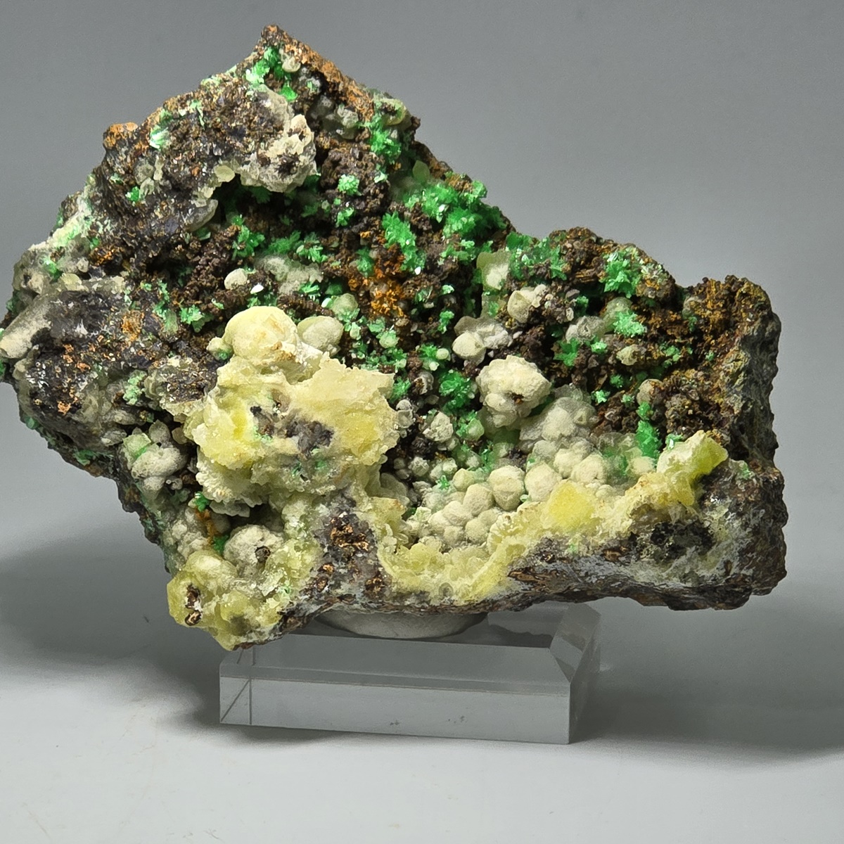 Annabergite Gaspéite & Calcite