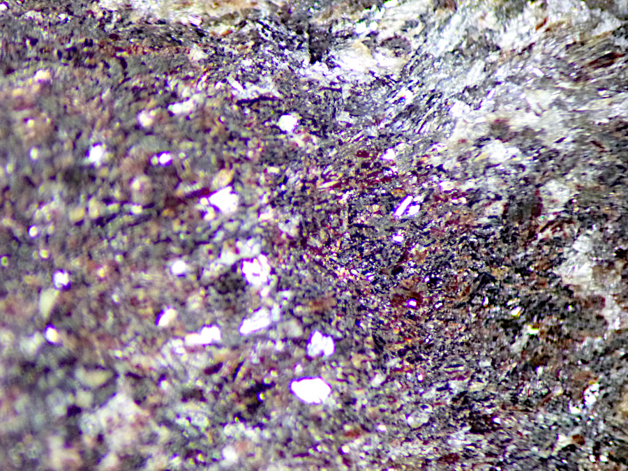 Mangano-mangani-ungarettiite