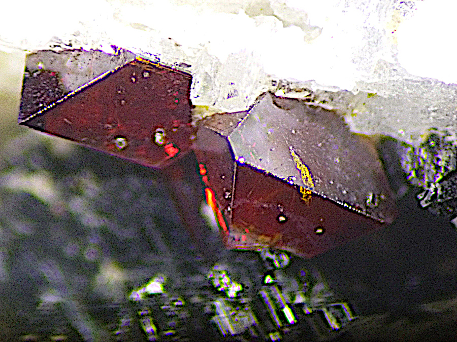 Fluornatropyrochlore