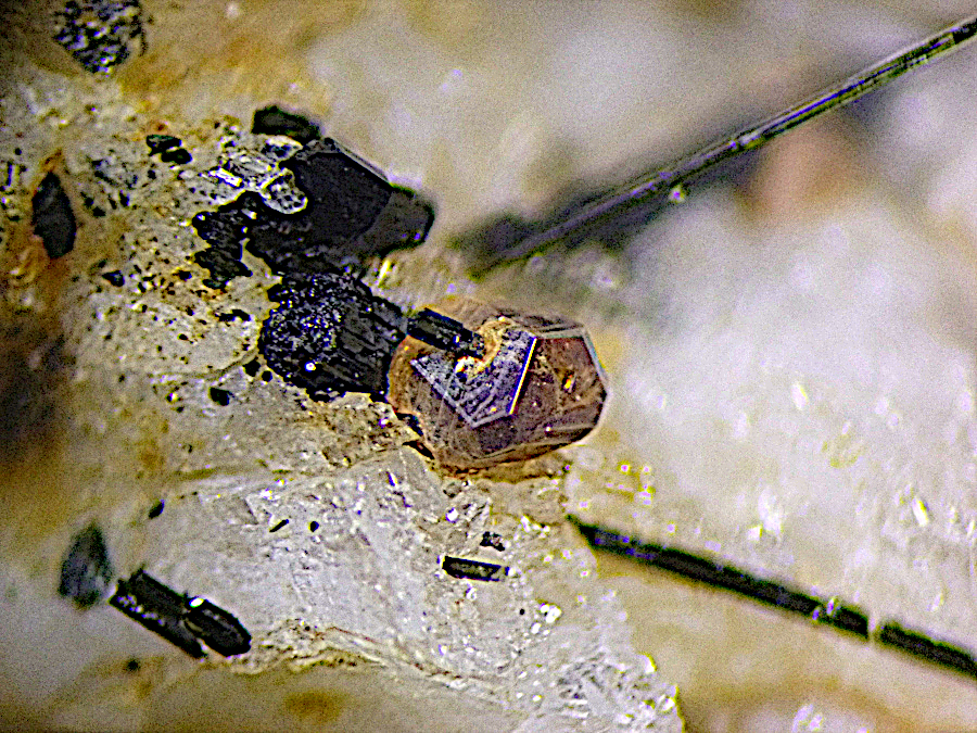 Ferrokentbrooksite & Aenigmatite