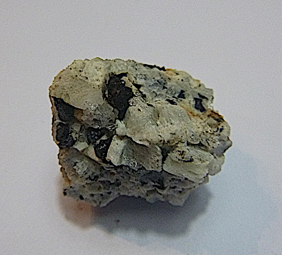 Fluornatropyrochlore