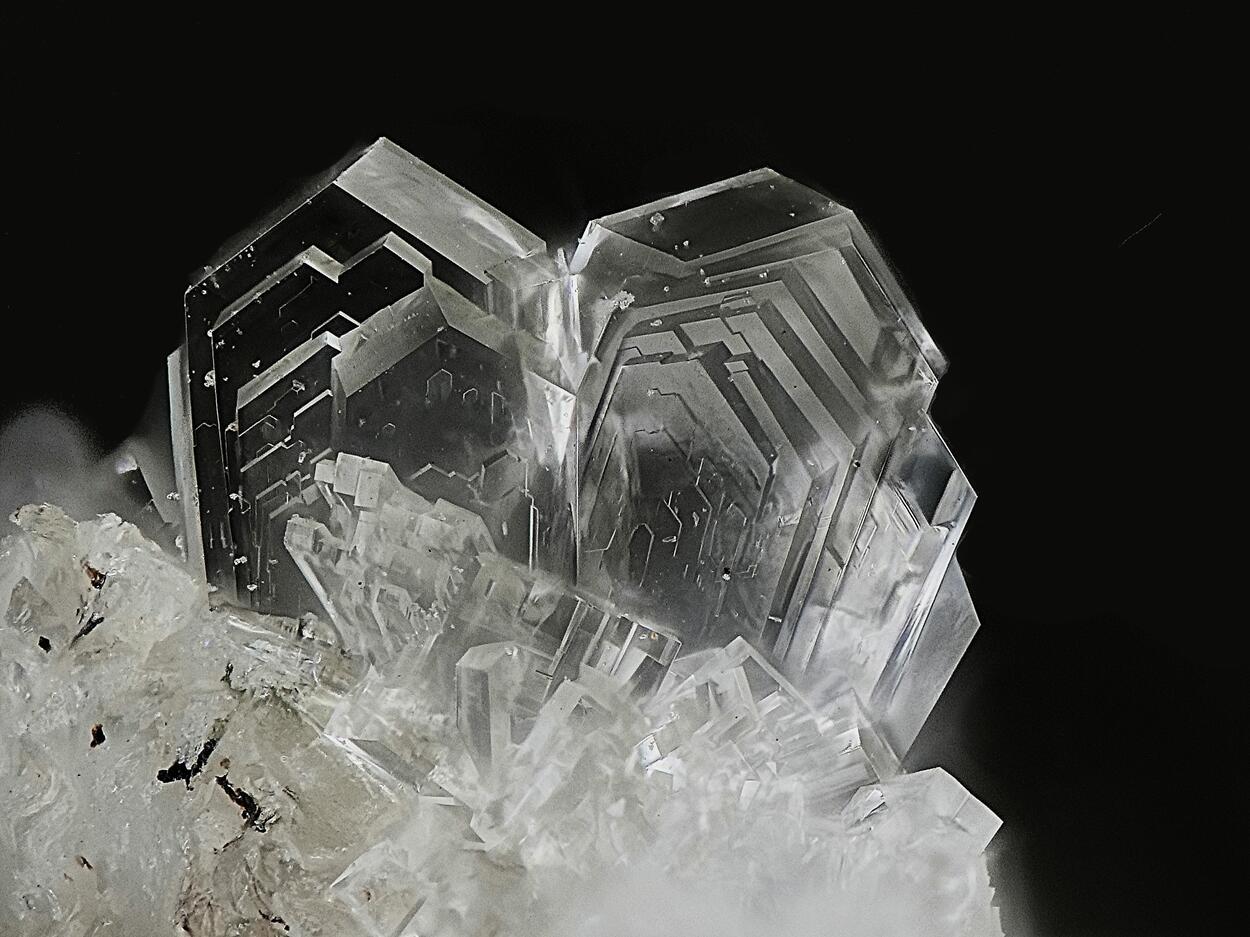 Flörkeite Willhendersonite & Thomsonite-Ca