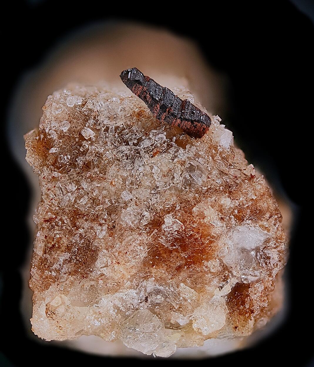 Mangano-mangani-ungarettiite & Pyroxmangite