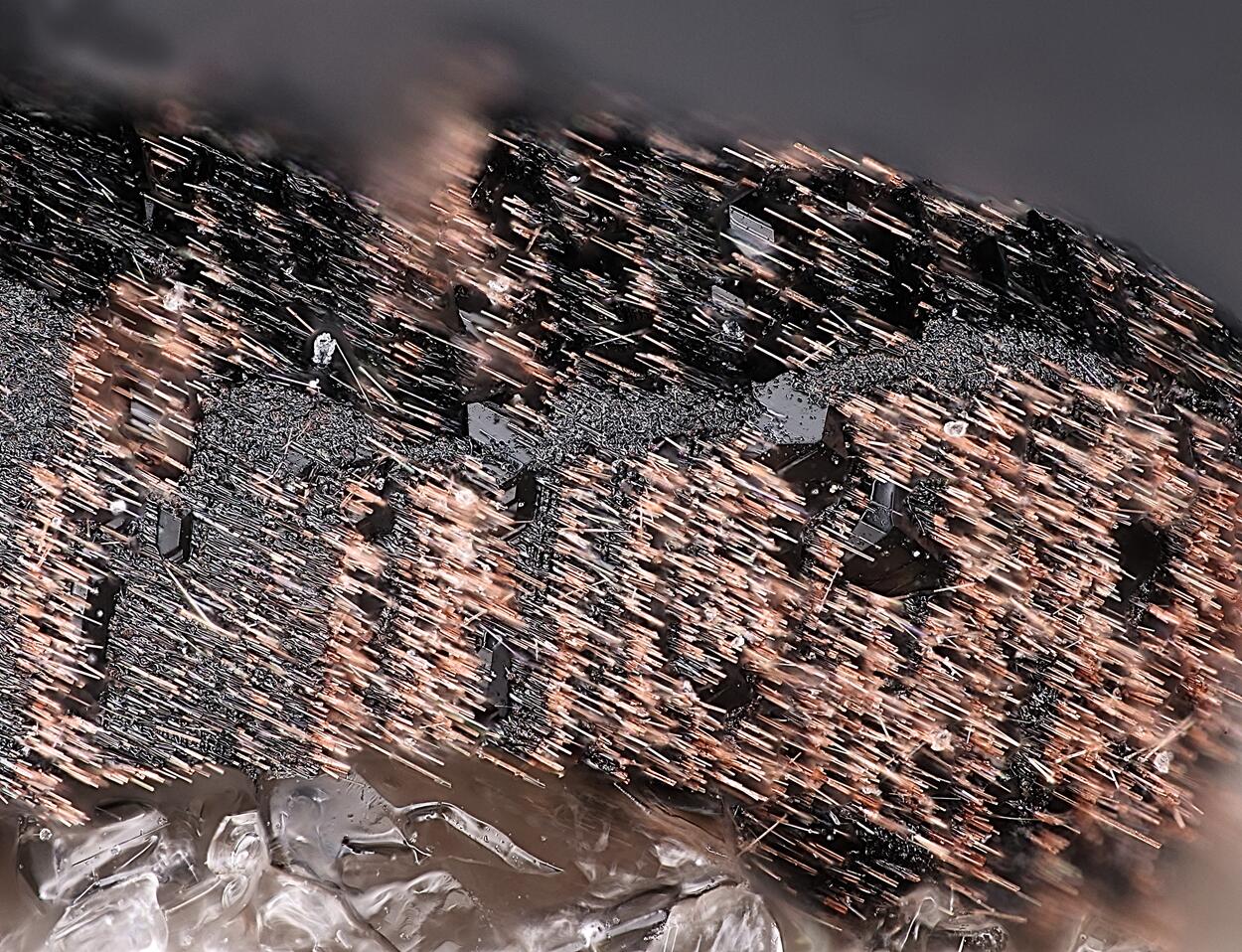 Mangano-mangani-ungarettiite & Pyroxmangite