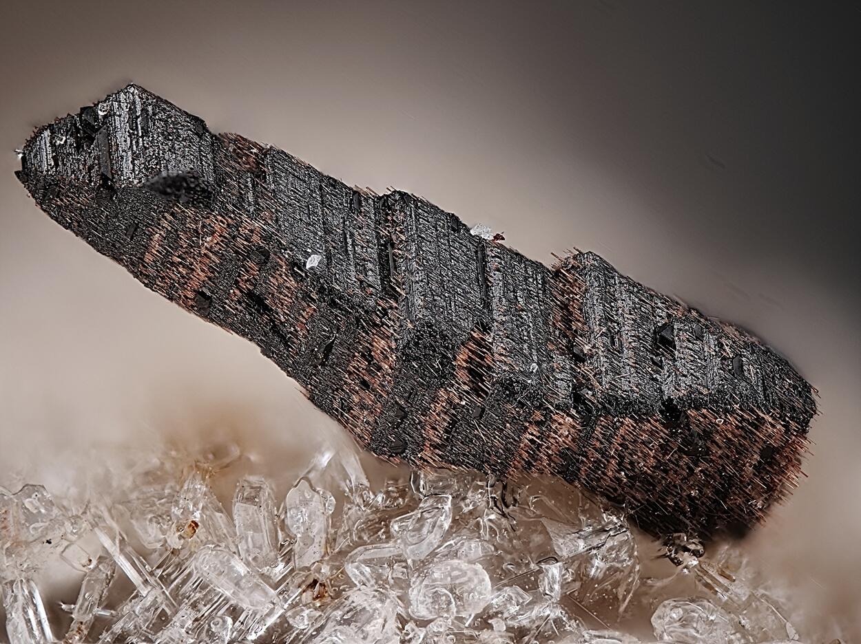 Mangano-mangani-ungarettiite & Pyroxmangite