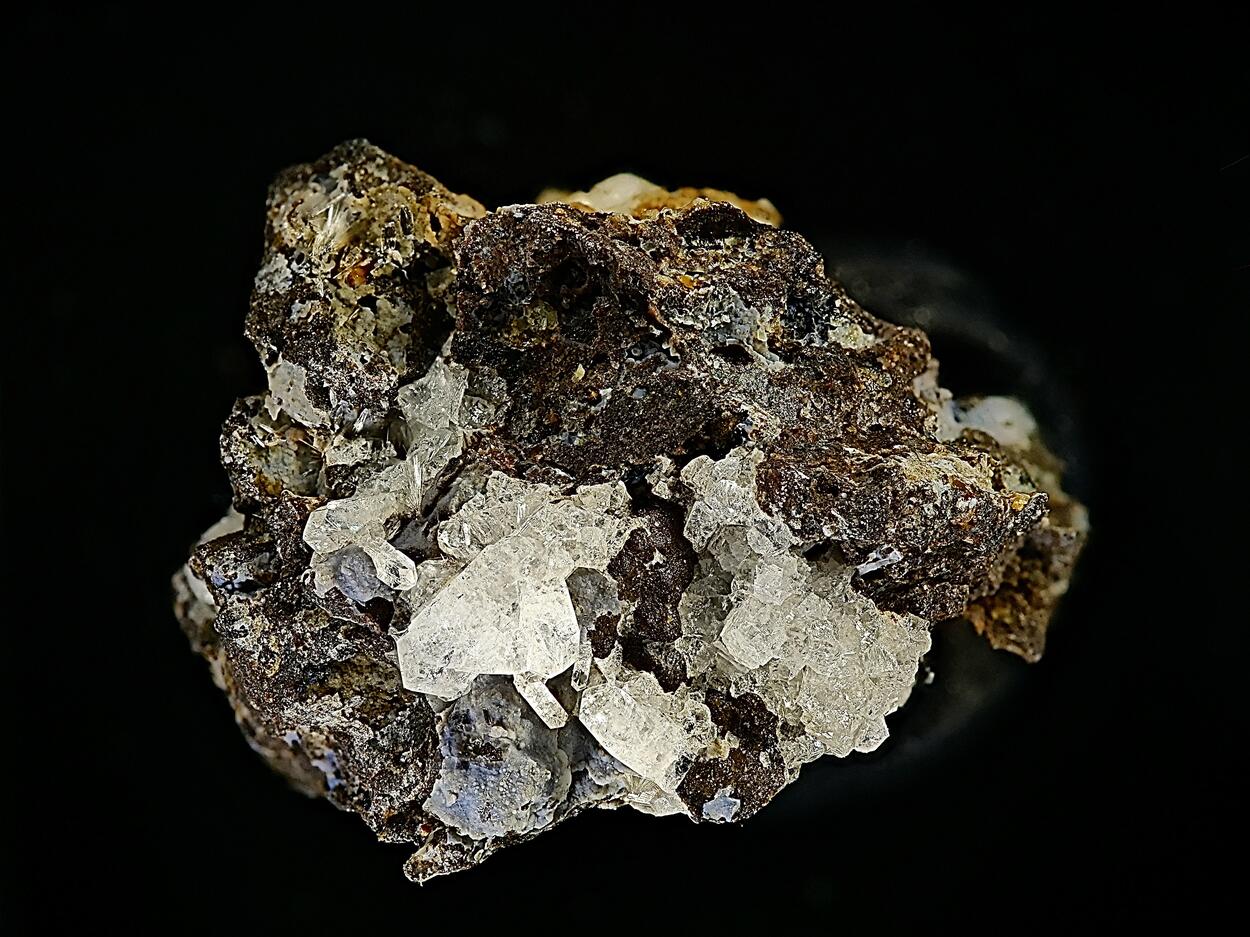 Mazzite-Mg Offretite & Phillipsite