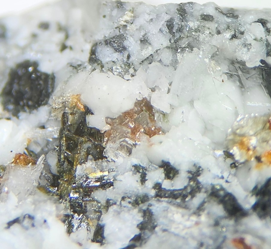 Lourenswalsite Delindeite Labuntsovite-Mn