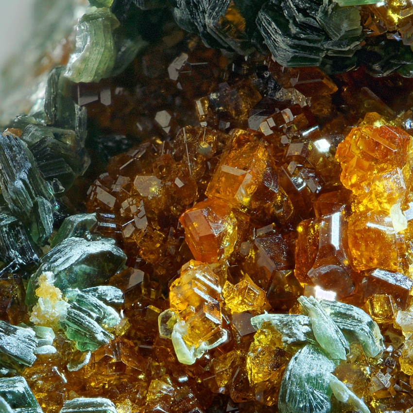 Grossular Var Hessonite & Clinochlore