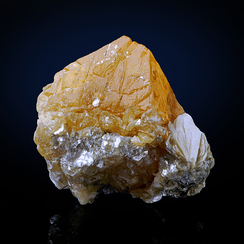 Scheelite & Muscovite