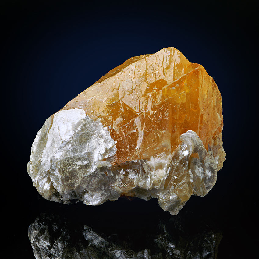 Scheelite & Muscovite