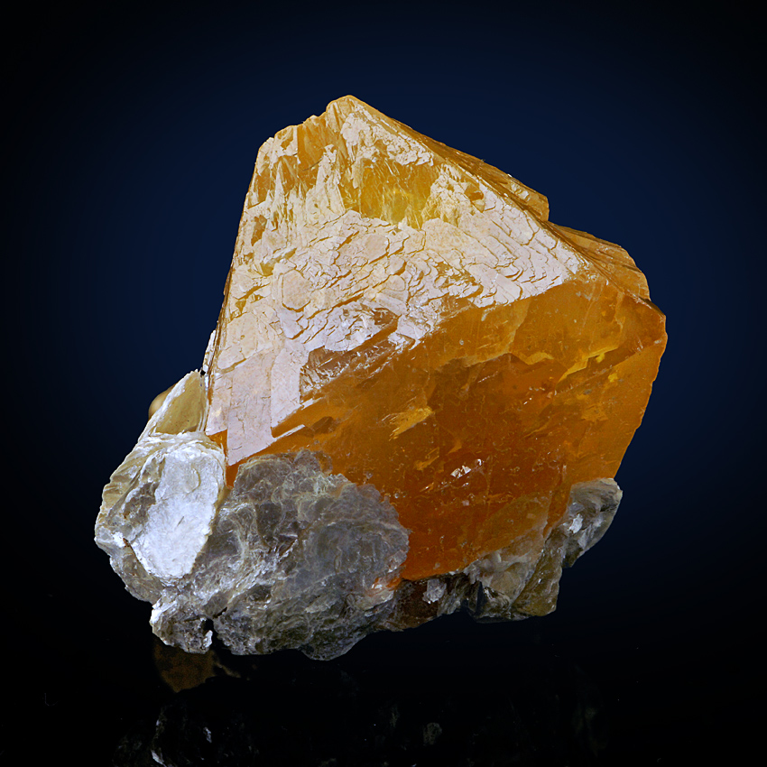 Scheelite & Muscovite