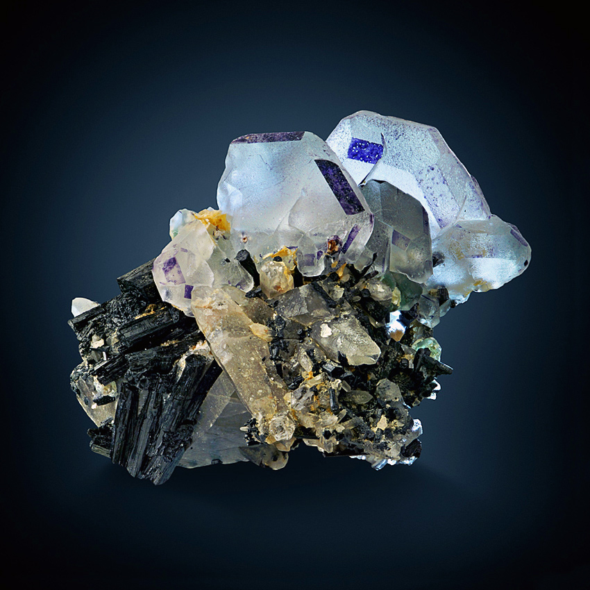 Fluorite Var Spinel Law & Foitite