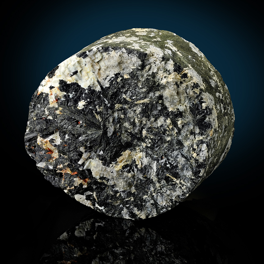 Labuntsovite-Mn & Lemmleinite-K In Aegirine