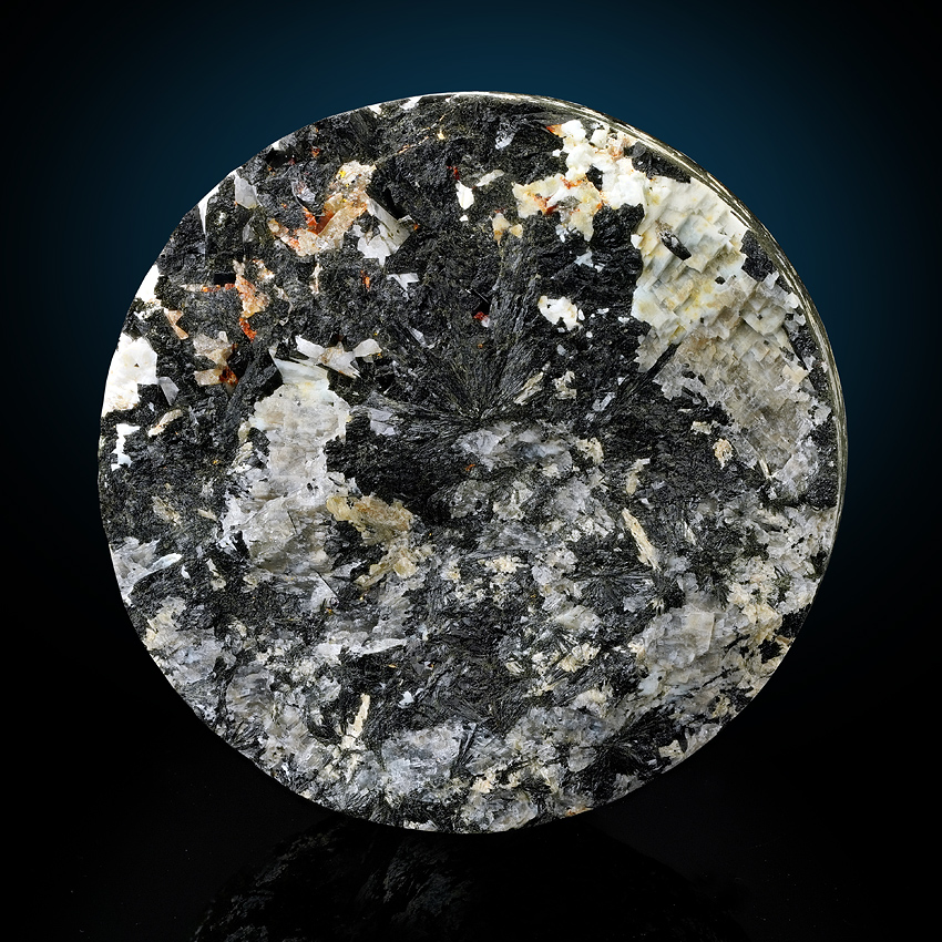 Labuntsovite-Mn & Lemmleinite-K In Aegirine