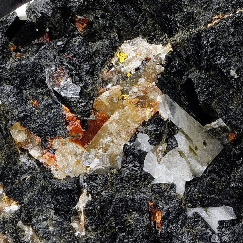 Labuntsovite-Mn & Lemmleinite-K In Aegirine