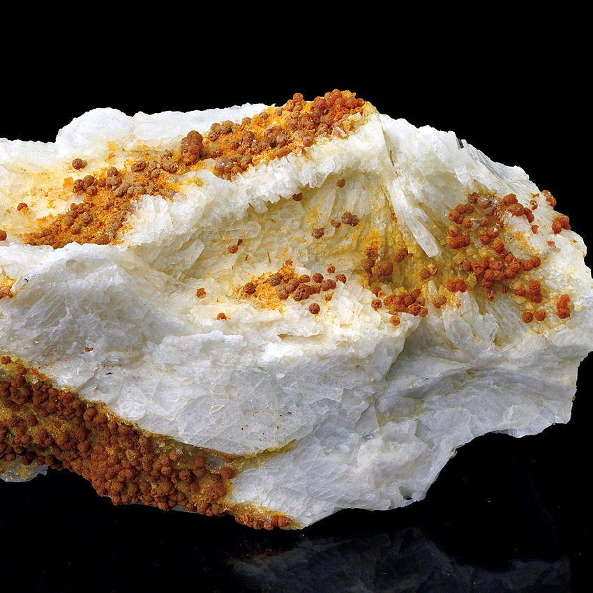 Zanazziite Kosnarite & Eosphorite On Albite